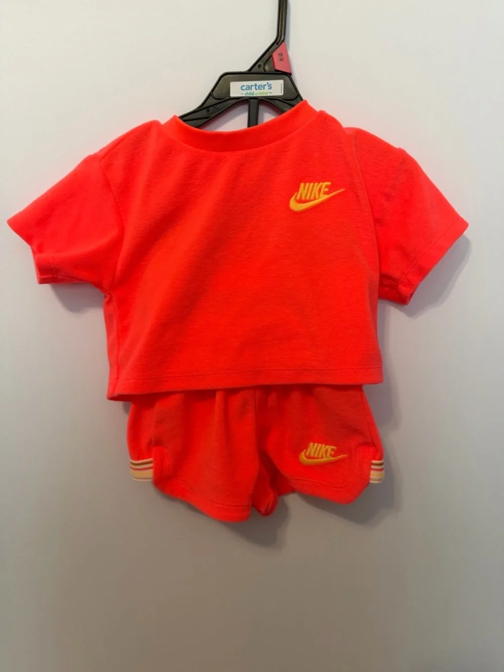 Nike Coral Baby girl Cropped Tee and Matching Shorts with Yellow Logo Size 12M - Picture 2 of 6
